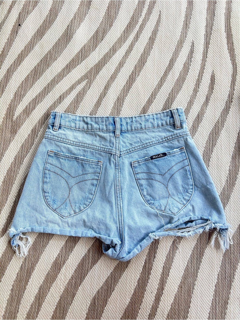 Rollas Light Wash Distressed Denim Cutoff Shorts Dusters High rise slim